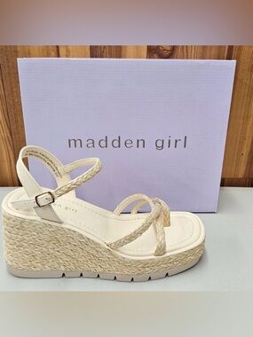 New With Box Madden Girl Vault Wedge Sandals Size 9